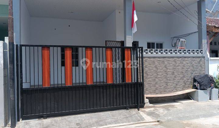 Rumah 1 1 2 Lantai Siap Huni di Harapan Indah Bekasi 1