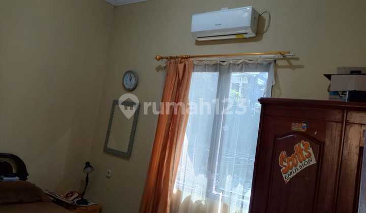 Ready-to-occupy house in Utan Kayu, East Jakarta Ready-to-occupy house in Utan Kayu, East Jakarta