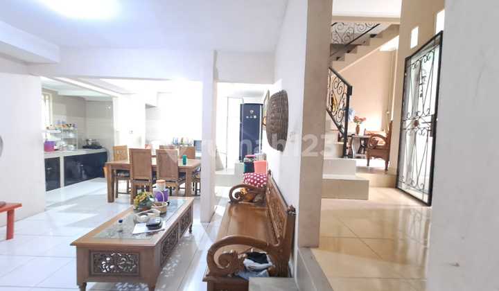 Rumah Lokasi strategis Di Harapan Indah Bekasi 2