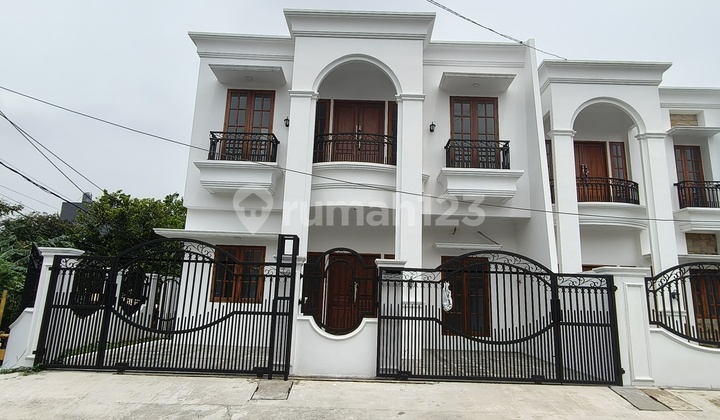 Rumah Hook Dekat Toll Di Duren Sawit Jakarta Timur