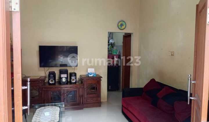 Ready-to-occupy house in Utan Kayu, East Jakarta Ready-to-occupy house in Utan Kayu, East Jakarta