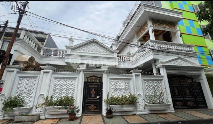 Dijual Cepat Rumah Mewah dengan Fasilitas Private Kolam Renang di Duren Sawit
