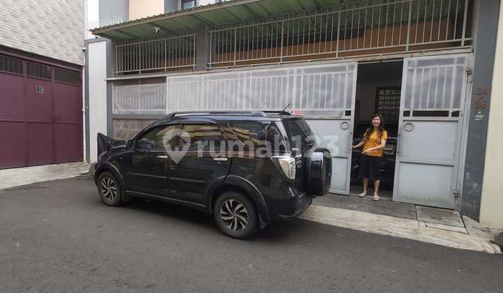 Affordable 3-Story House on Jl Tanah Sereal, Tambora, West Jakarta