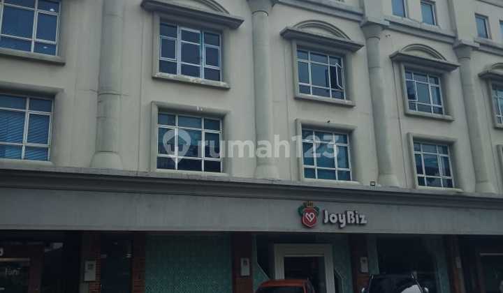 Affordable 4-Story Shophouse in Business Park Kebon Jeruk, North Meruya