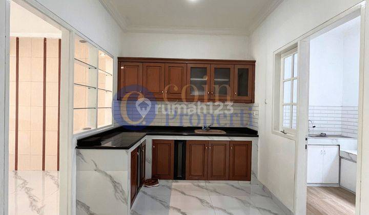 Rumah Dijual Tipe American Classic Semi Furnished di Kota Wisata 2