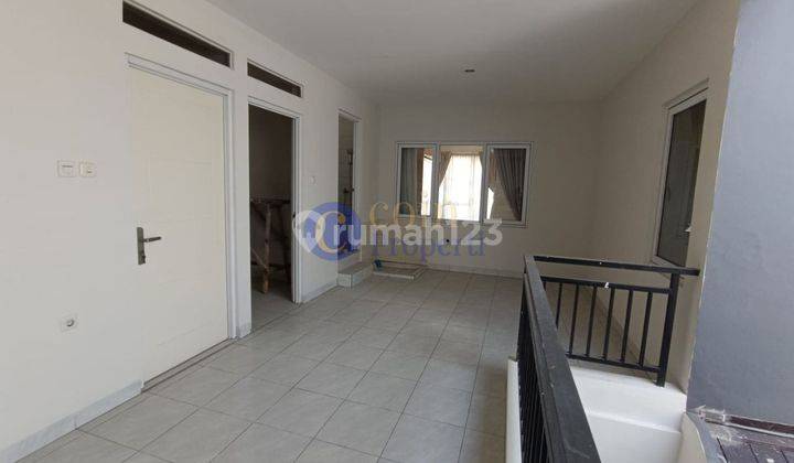 Rumah 2 Lantai Dengan Tipe Modern Semi Furnished Kota Wisata 2