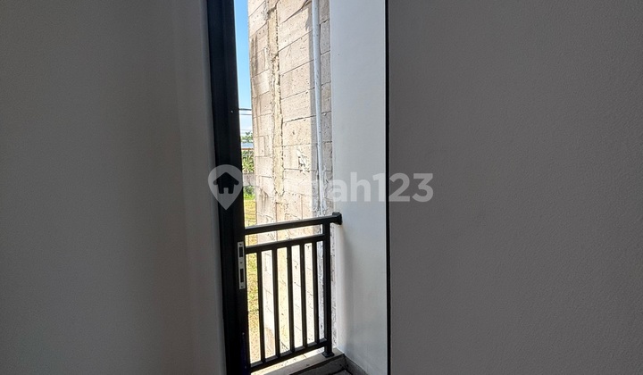 Ready-to-Live House in the Middle of Bojongsari Housing, Depok Ready-to-Live House in the Middle of Bojongsari Housing, Depok