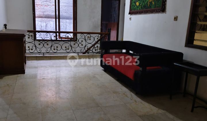 For Rent, Kelapa Gading House, BCS 9x17, 2 floors, 1 year price 65 million, 4 bedrooms, 2 bathrooms, 2-car garage, PLN 3500 watt, well water, municipal water, house front has 2 car lanes, contact for details.