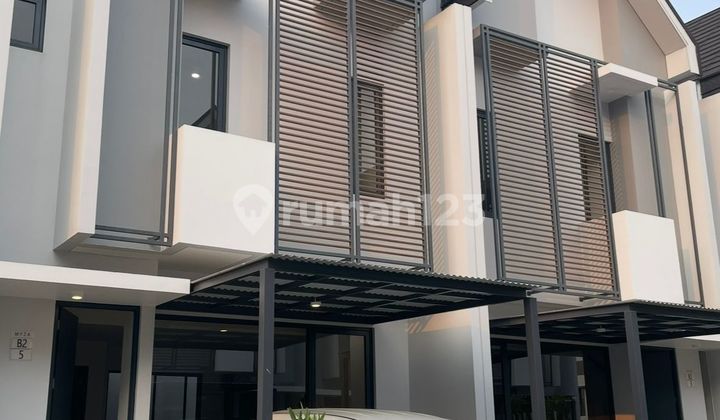 For Rent: Mayza Cluster Housing, 5x12, 2 floors, 3 bedrooms, 2 bathrooms, 1 car garage in front, double car access, neat and nice house. Includes 3 AC units, built-in gas stove, washing machine, water heater, dining table with chairs, sofa, 2 beds, refrigerator, 50-inch TV, office desk, and wardrobe.