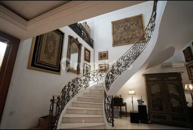 Dijual Rmh Klasik 95M Nego Jln Menteng LT 1100Meter, Luas Bangunan 1500Meter 2Lt Berikut Prabot Seperti di Foto , T.p.