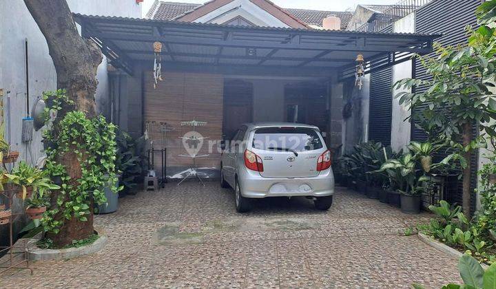 Rumah artis dekat galaxy Jakasetia bekasi 1 1/2 lantai  1