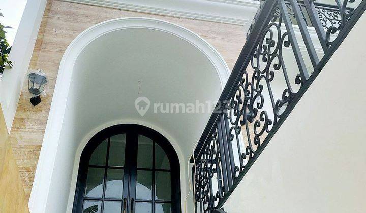 Rumah Mewah 3 Lantai Kolam Renang Strategis Dekat 3 Exittoll 2