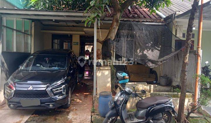 Rumah Minimalis Sederhana di Serua Indah Ciputat Ada Halaman  belakang 1