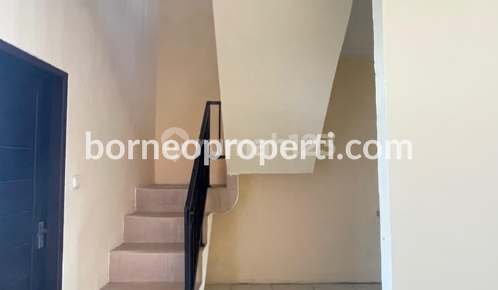 Rumah Sewa Nyaman 2 Lantai Lokasi di Tengah Kota Pas Buat Keluarga Rumah Sewa Nyaman 2 Lantai Lokasi di Tengah Kota Pas Buat Keluarga