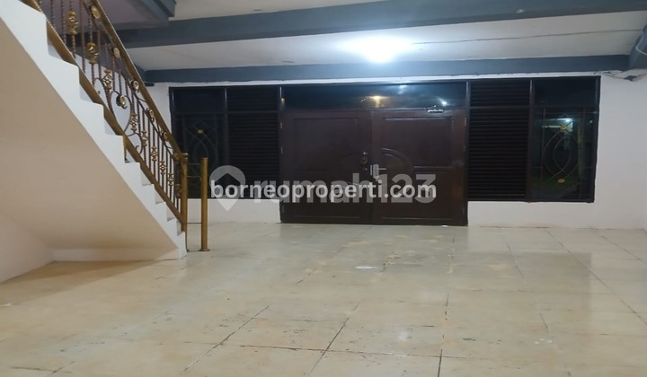 Rumah Bagus dengan 2 Lantai di Perumahan Wika 2