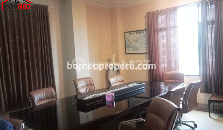 Gedung Kantor Strategis Jl. Syarifuddin Yoes - Pinggir Jalan Besar, Cocok untuk Usaha & Investasi