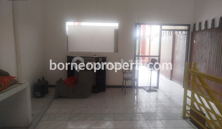 Strategic and Ready-to-Use Shop House for Sale in Balikpapan Baru 2