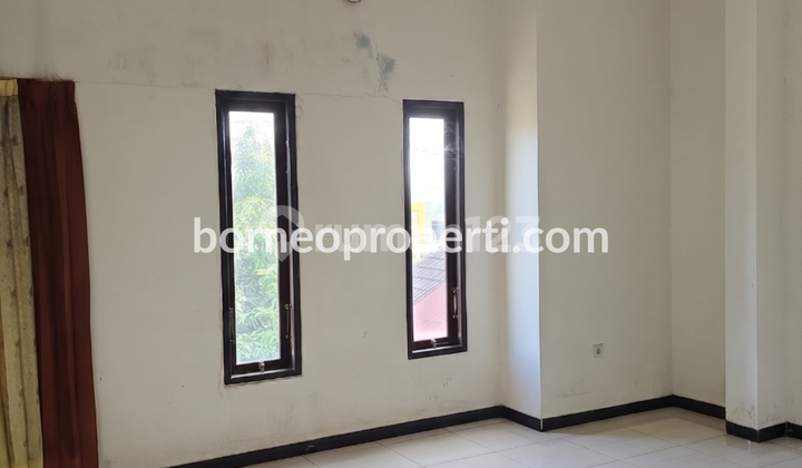Strategic Shophouse for Rent in Central Balikpapan, Suitable for Culinary Business and Office 1