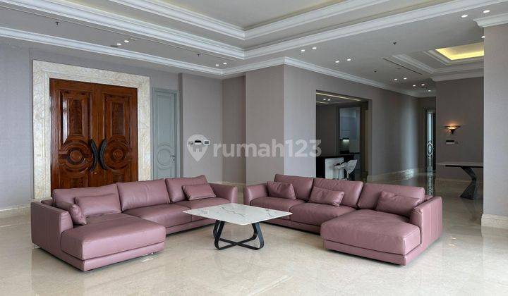 Apartement Raffles Residences 4 BR Semi Furnished Bagus 1