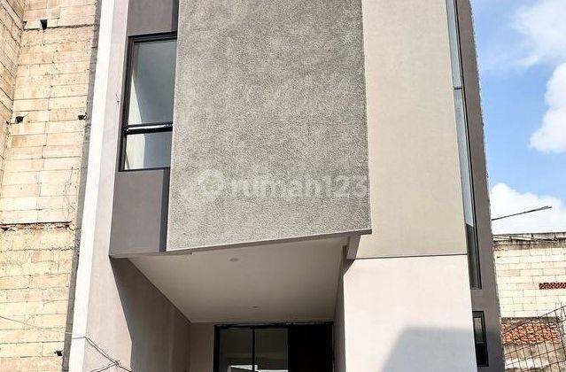 RUMAH MINIMALIS MURAH CONDET JAKARTA TIMUR JAKTIM 2LT +ROOFTOP DIJUAL 2