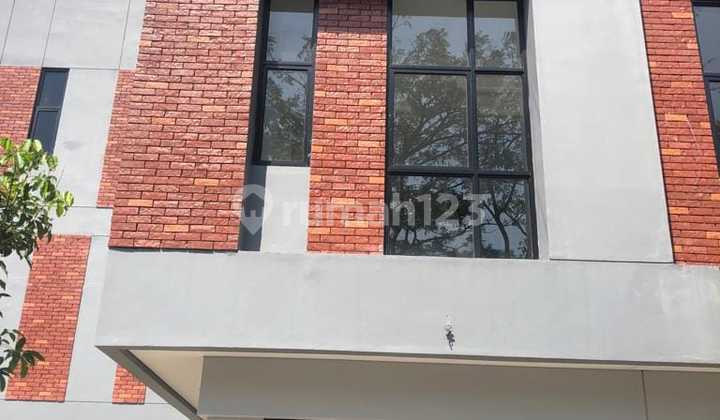 Disewakan Ruko Strategis di Ychub BSD City Disewakan Ruko Strategis di Ychub BSD City