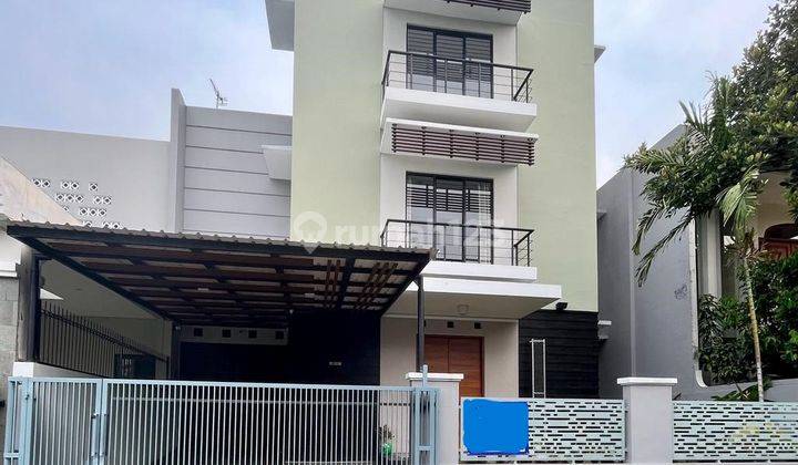 Rumah 3 Lantai Semi Furnished di Bsd Puspita Loka, Tangerang 1