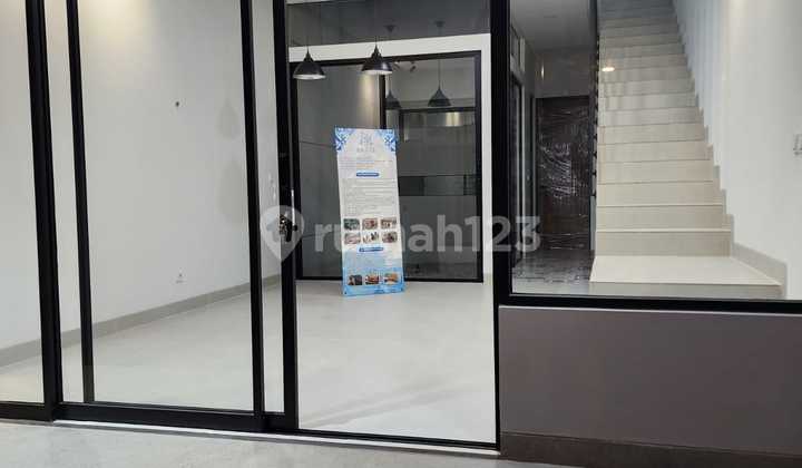 Rumah Baru Design Menarik di Griya Loka Bsd City 2