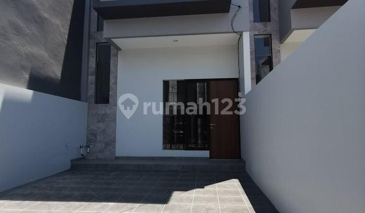 Rumah 2 Lantai Baru SHM di Lebak Arum Minimalis Siap Huni