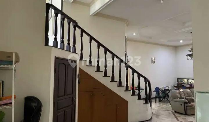 Rumah 2 Lantai Bagus SHM di Simpang Darmo Permai 2