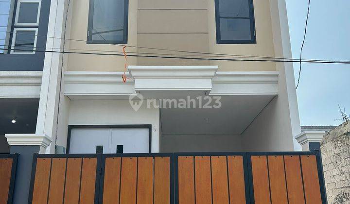 Rumah 2 Lantai Baru SHM di Jalan Libra Siap Huni 1