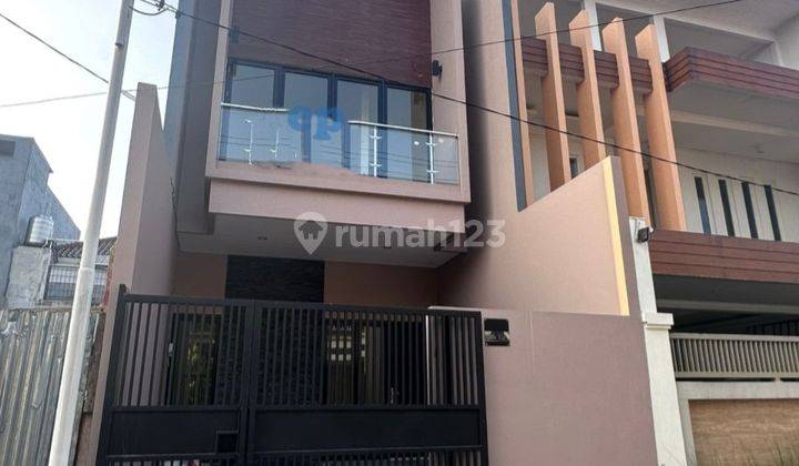 Rumah Baru Minimalis 2 Lantai SHM di Mulyosari Tengah 1