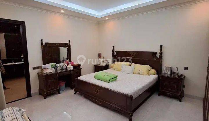 Rumah Minimalis SHM Semi Furnished di Dian Istana Taman Ratu 2