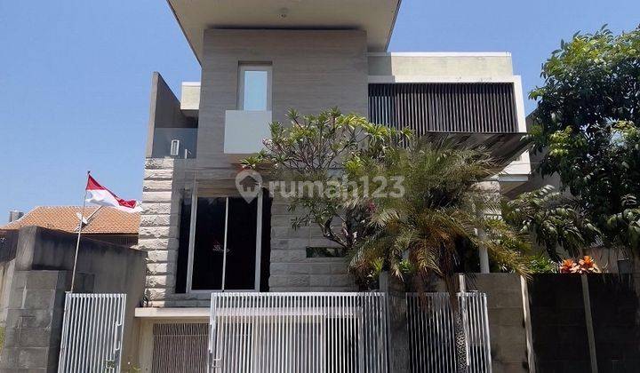 Rumah Tropical Modern Bagus Furnished SHM di Graha Famili 1