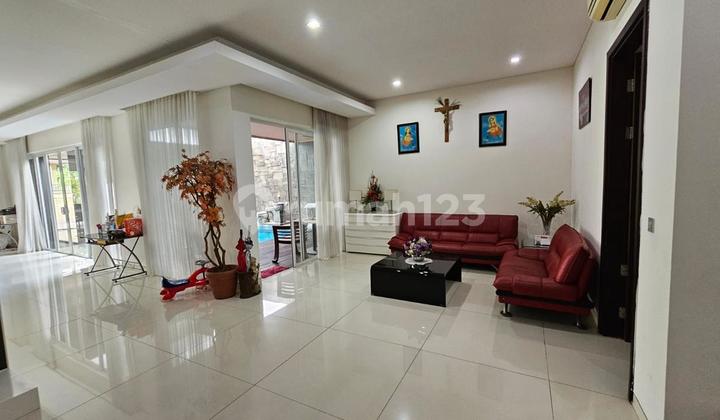 Rumah 2 Lantai Bagus Semi Furnished HGB di Graha Famili Golf View 2