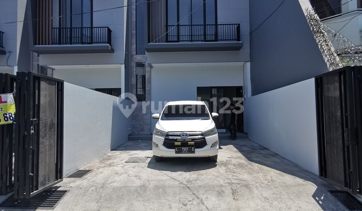 Rumah 2 Lantai Bagus SHM di Lebak Arum Minimalis Siap Huni