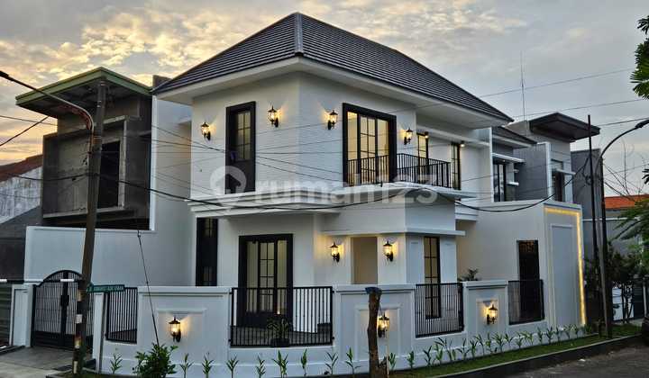 Rumah 2 Lantai Baru Modern Style SHM di Rungkut Asri
