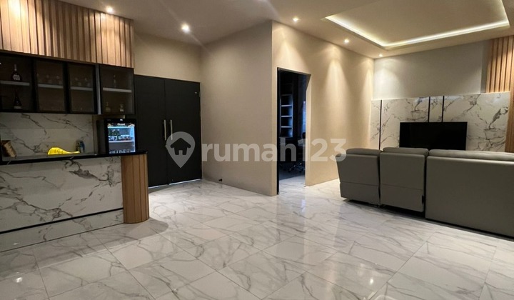 Rumah 2 Lantai Bagus SHM di Manyar Kartika Siap Huni