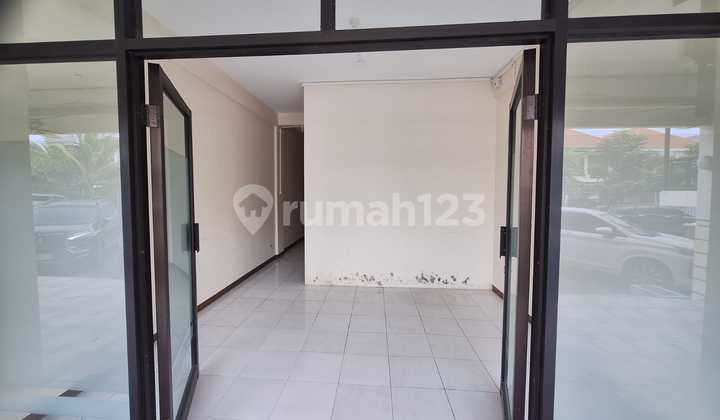Ruko 3 Lantai Bagus HGB di Plaza Graha Famili 2
