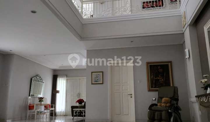 Rumah 2 Lantai Bagus Furnished HGB di Graha Famili Siap Huni 2