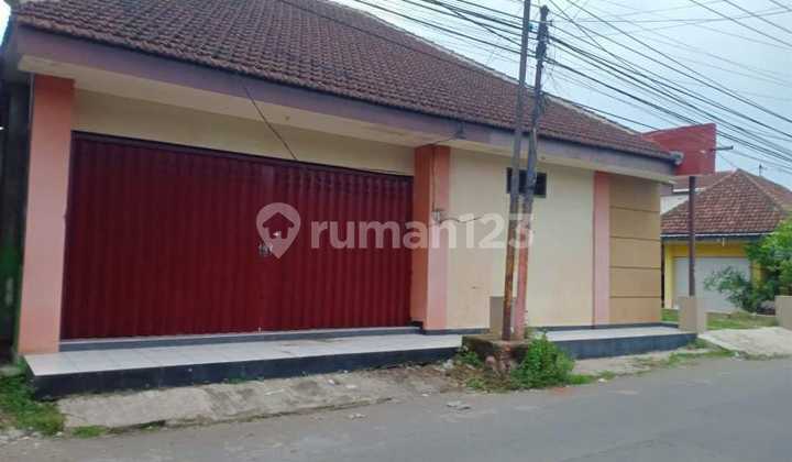Rumah Bagus Furnished di Raya Kedensari Tanggulangin 1