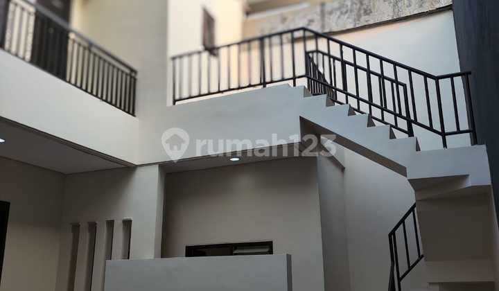 Rumah Sudah Renovasi HGB di Kertajaya Indah Regency Siap Huni 2