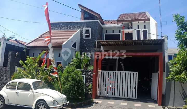 Rumah 2 Lantai Bagus Furnished SHM di Gayungsari Barat