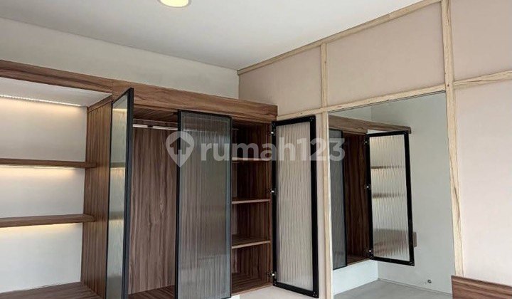 Dijual Rumah Full Renovasi, 2 Lantai. Citraland Surabaya Kota 2