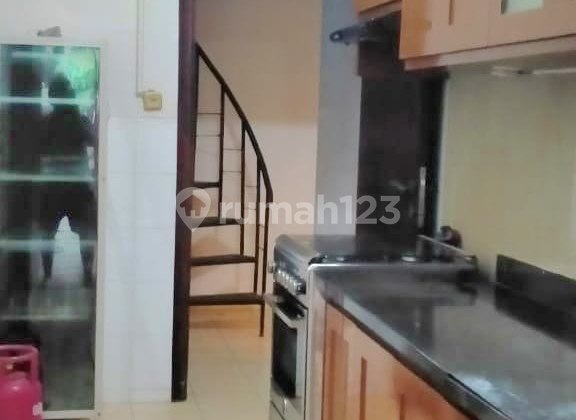 Disewakan Rumah 2 Lantai. Araya. Surabaya Kota 2