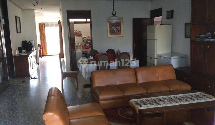 Dijual Rumah Terawat Nyaman Asri 2 Lantai di Mainroad Karawitan 1