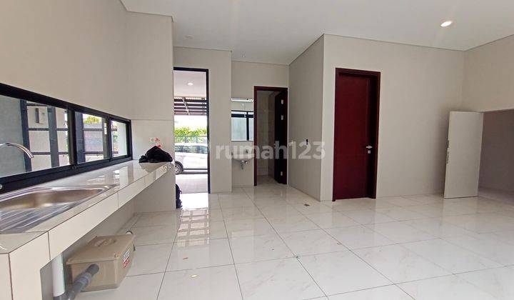 Disewakan Rumah Lux Modern 2 Lantai di Mainroad Tarubhawana Kbp 1