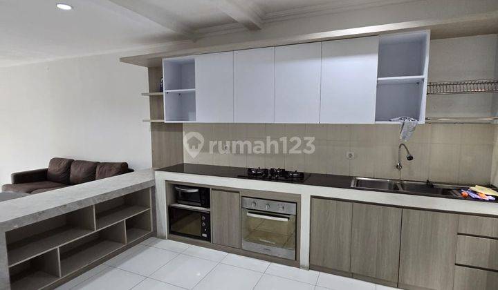 Disewakan Rumah 2 Lantai Modern Siap Huni di Setra Duta Cemara 2