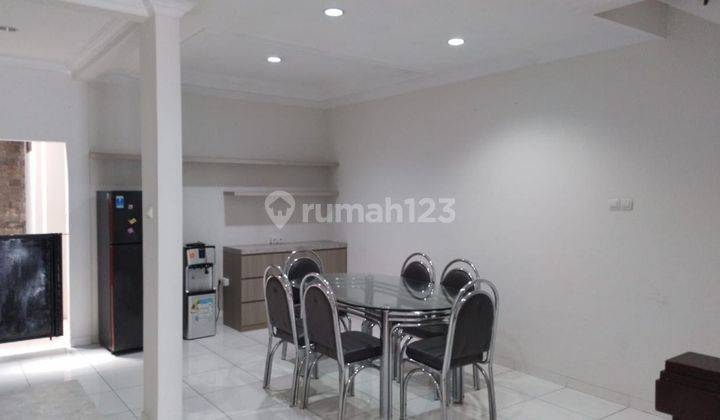 Disewakan Rumah Minimalis Semi Furnish Nyaman di Setra Duta 2