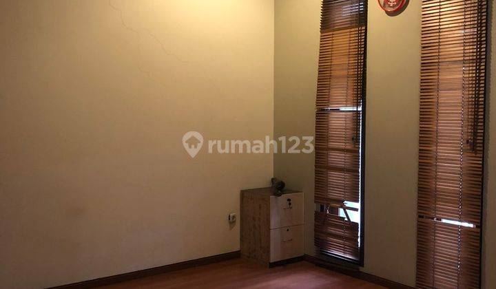 Disewakan Rumah Furnish Renov Siap Pakai 2 Lantai di Singgasana 2