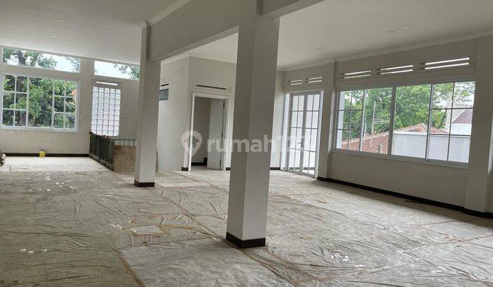 Disewakan Rumah Lux 2 Lantai Cocok Untuk Cafe Resto di Bengawan 1